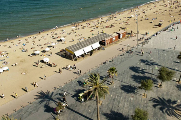 
	Vista a&eacute;rea de Barcelona: s&oacute; em junho, o gasto dos turistas internacionais chegou a 5,98 bilh&otilde;es de euros (US$ 7,78 bilh&otilde;es), 2,6% a mais que no mesmo m&ecirc;s de 2012
 (Bloomberg)