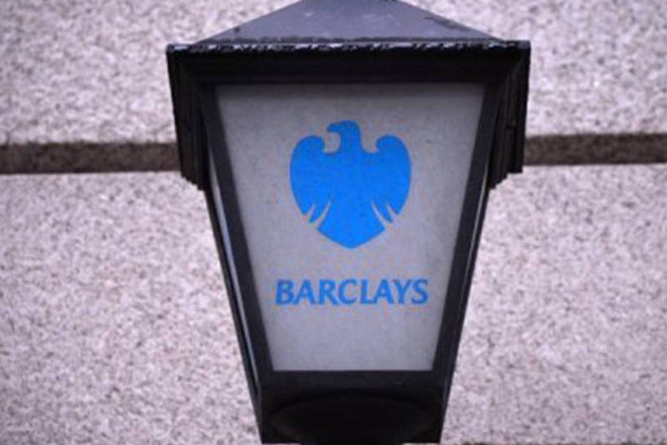 
	Logotipo do Barclays: SMBC informou que vendeu 84,5 milh&otilde;es de a&ccedil;&otilde;es por 3,085 libras cada uma, atrav&eacute;s de uma coloca&ccedil;&atilde;o acelerada de a&ccedil;&otilde;es
 (©AFP / Carl Court)