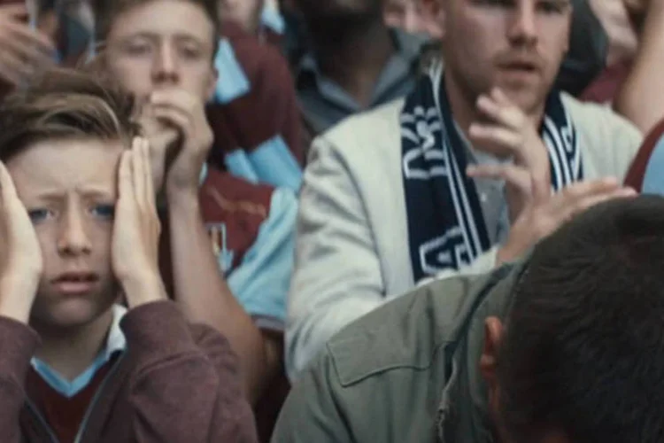 Trecho de vídeo da Barclays: com a início da temporada 2013/2014 da Premier League inglesa, o principal patrocinador da competição se volta para os torcedores (Reprodução)
