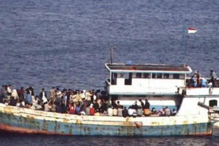 
	AMSA indicou que os imigrantes foram transferidos at&eacute; o porto indon&eacute;sio de Merak
 (Phil Oakley/AFP)