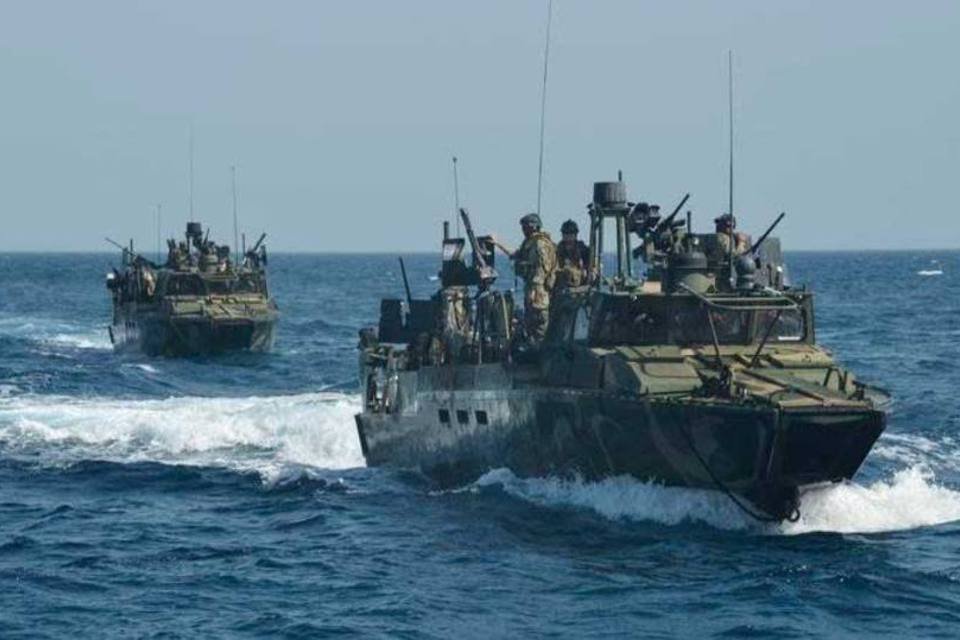 Irã liberta marinheiros dos EUA em águas internacionais