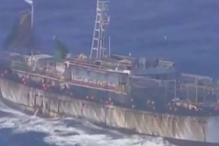 
	Barco chin&ecirc;s: &quot;Esperamos que o incidente possa ser resolvido de forma adequada o mais r&aacute;pido poss&iacute;vel&quot;
 (Argentine Naval Prefecture / Reuters)
