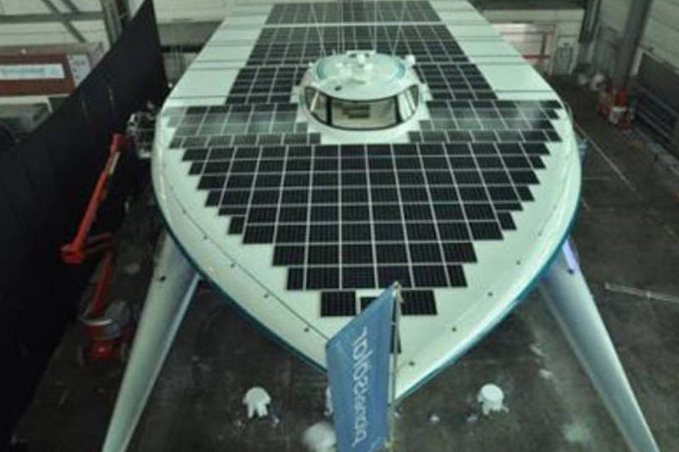 Barco solar vai dar volta ao mundo