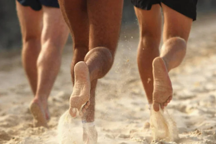 
	Corredores na praia:&nbsp;&ldquo;A partir dos 20 anos de idade, &eacute; importante procurar um m&eacute;dico de confian&ccedil;a e realizar as dosagens de colesterol e triglic&eacute;rides periodicamente&quot;
 (Cameron Spencer/Getty Images)