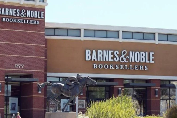 
	Barnes &amp; Noble: o site de tecnologia TechCrunch noticiou que a Microsoft, que j&aacute; det&eacute;m uma participa&ccedil;&atilde;o de 17&nbsp;%&nbsp;na Nook Media, estava propondo uma oferta de 1 bilh&atilde;o de d&oacute;lares para comprar todos os ativos digitais da Nook.
 (GettyImages)