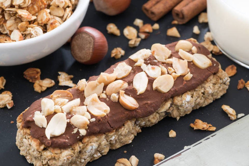 É melhor comer chocolate do que algumas barras de cereais