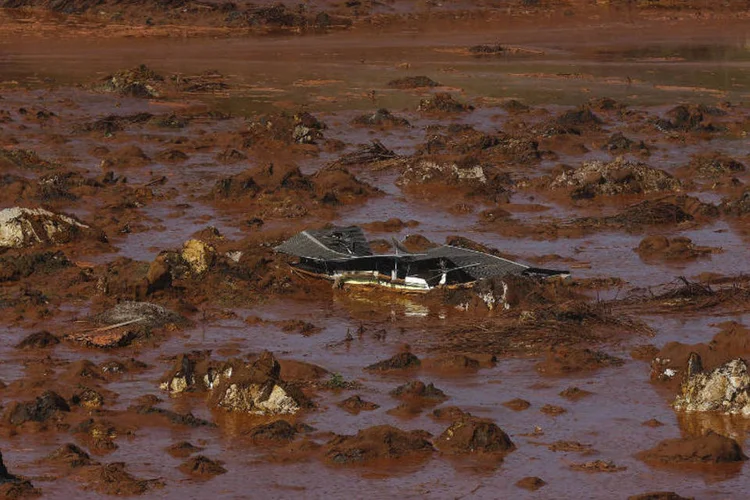 
	Barragem cede em MG: a Vale ofereceu apoio e assist&ecirc;ncia &agrave;s equipes da Samarco e autoridades locais que est&atilde;o trabalhando nas barragens
 (Reuters)