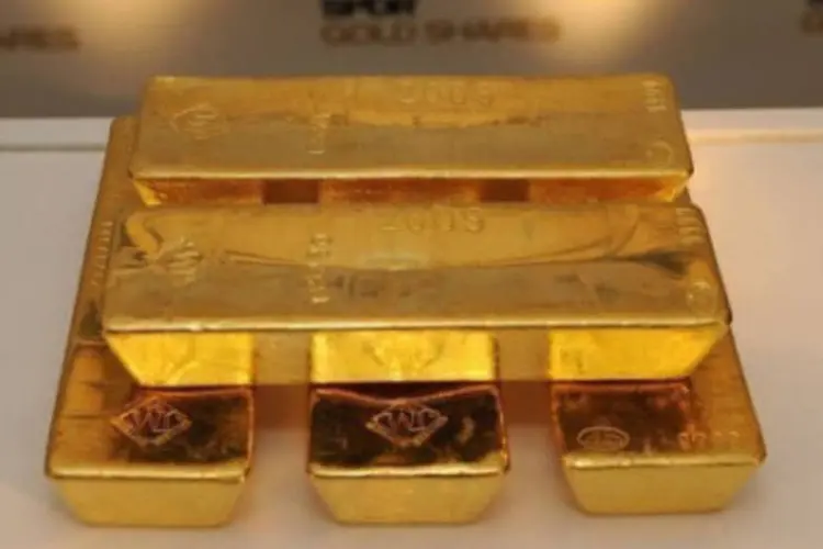 Especialistas acham que até o final do o ouro possa alcançar US$ 1500 por onça (AFP/Getty Images)