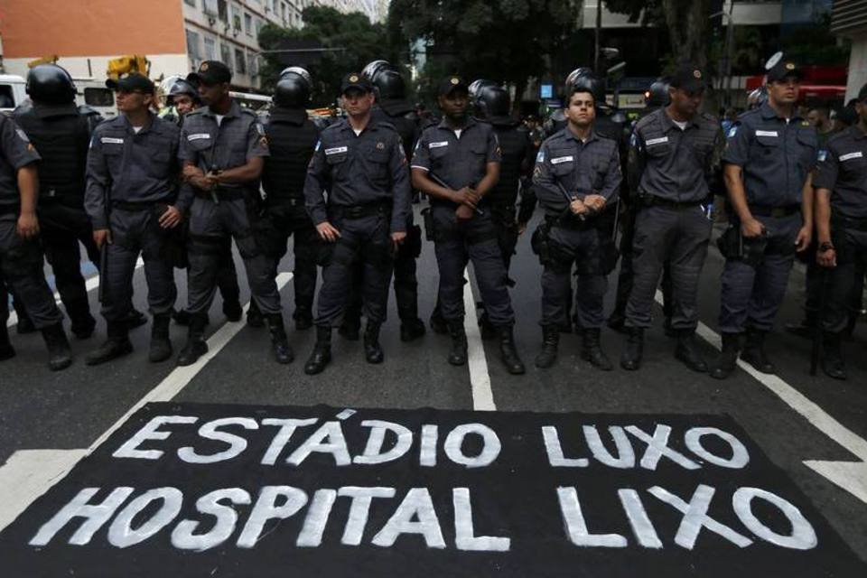 Polícia prende 2 pessoas e autua 6 durante protestos no Rio