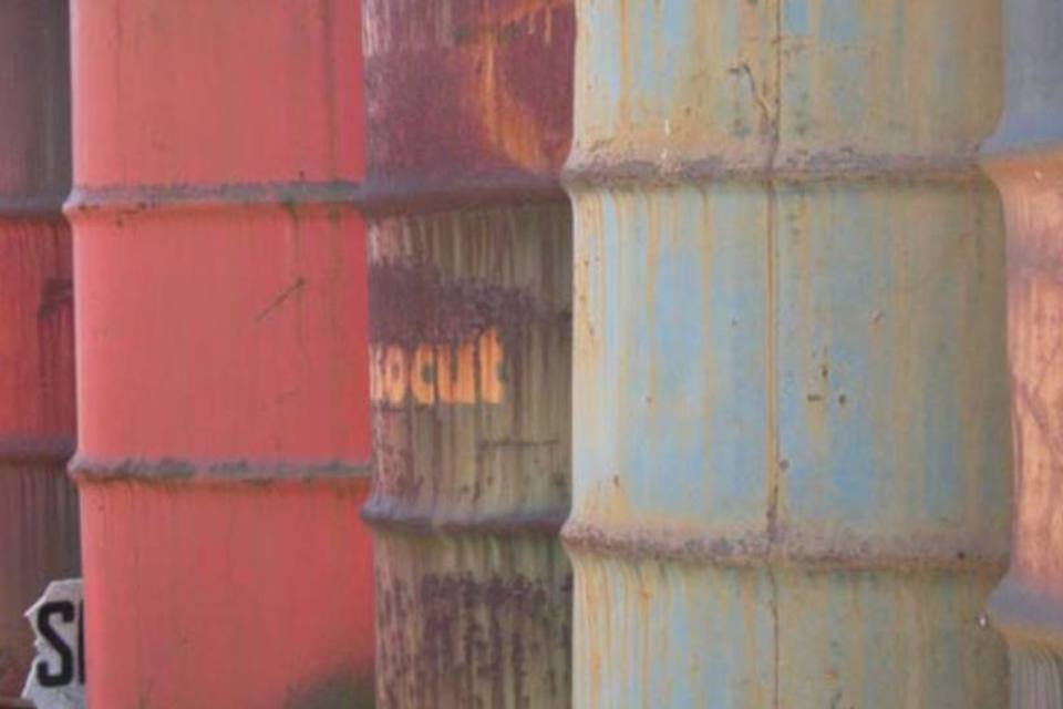 AIE reduz previsões de demanda mundial de petróleo