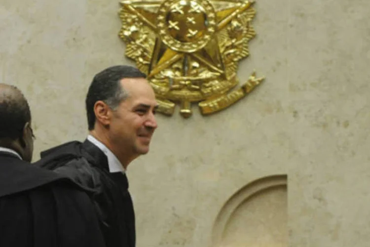 "As instituições têm o dever de levar em conta a voz das ruas e procurar atender às demandas", defendeu Barroso (José Cruz/ABr)