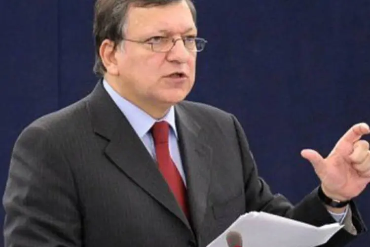 O presidente da Comissão Europeia, José Manuel Barroso: "recomendo-lhe firmemente que retire as duas leis chaves"
 (Frederick Florin/AFP)