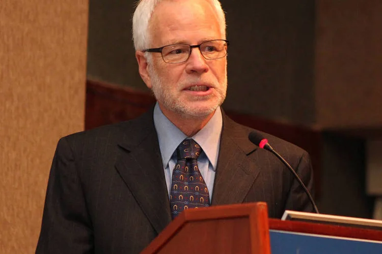 Barry Eichengreen em palestra na FEA-USP nesta terça-feira, em que falou sobre sistema monetário (Ismael do Rosário/Divulgação)