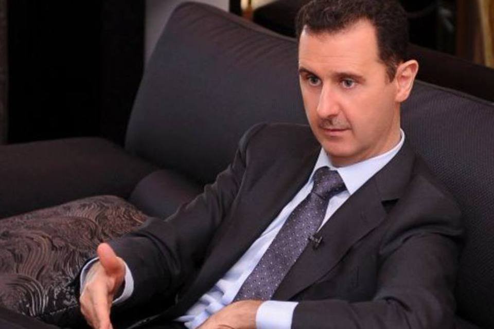 Presidente da Síria faz rara aparição em orações