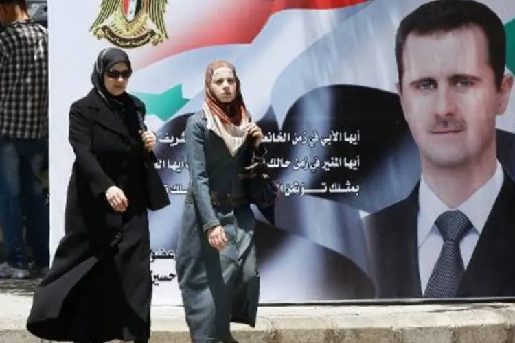 
	Painel de Bashar al-Assad: n&atilde;o s&atilde;o conhecidas as pessoas que estariam anistiadas
 (Louai Beshara/AFP)