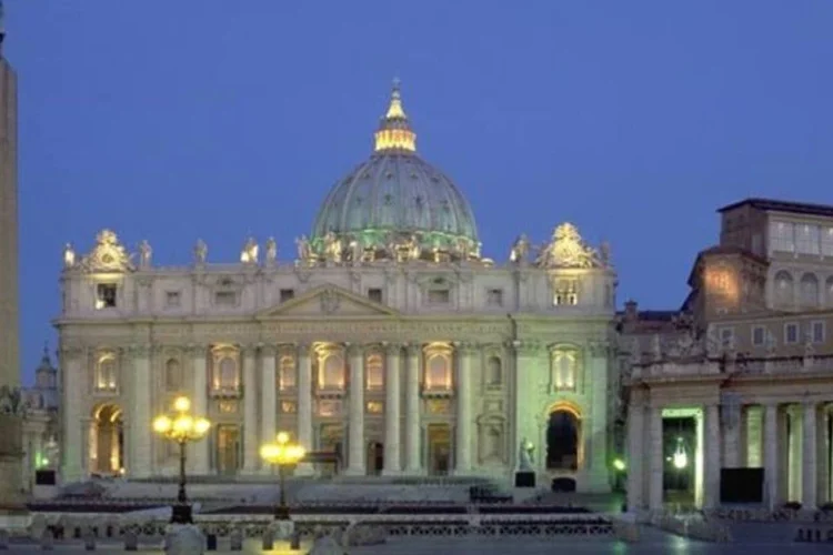 Basílica de São Pedro, no Vaticano: Bento XVI assina o decreto nesta quinta-feira (30/12) (Wikimedia Commons)