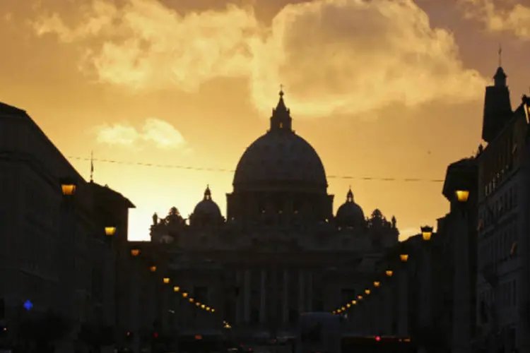 
	Bas&iacute;lica de S&atilde;o Pedro, no Vaticano: j&aacute; nesta tarde poder&aacute; acontecer a vota&ccedil;&atilde;o inicial e haver a primeira fuma&ccedil;a
 (REUTERS/Paul Hanna)