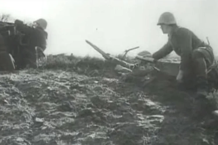 
	Batalha: Stalingrado foi palco da mais cruel batalha da 2&ordf; Guerra Mundial entre 1942 e 1943, onde morreram mais de dois milh&otilde;es de soldados sovi&eacute;ticos e alem&atilde;es
 (Reprodução / YouTube)