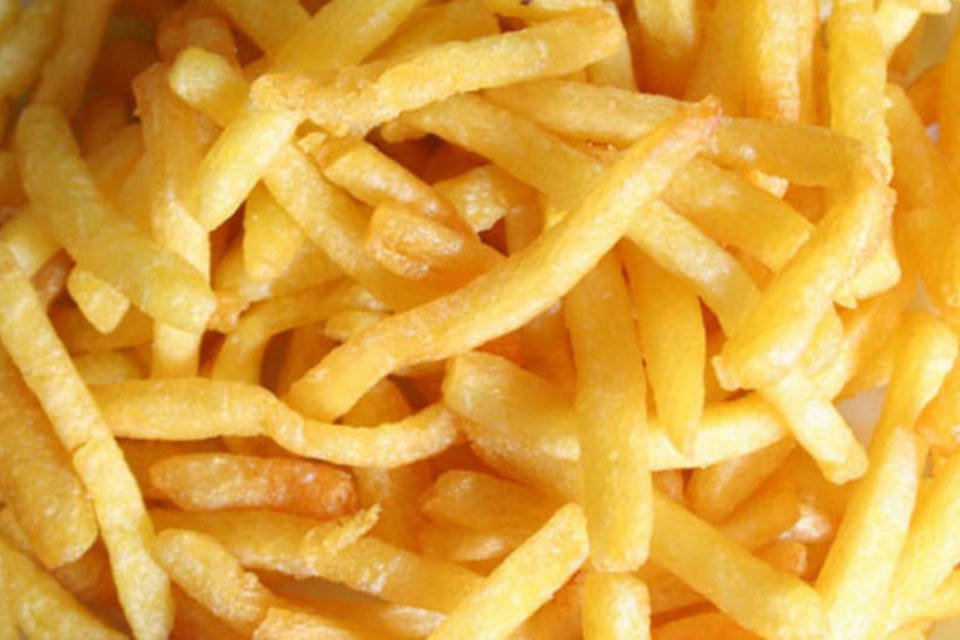 Batatas fritas são ricas em gorduras, sódio e carboidratos e, por isso, devem ser consumidas com moderação (Sufi Nawaz/Stock Xchnge/Reprodução)
