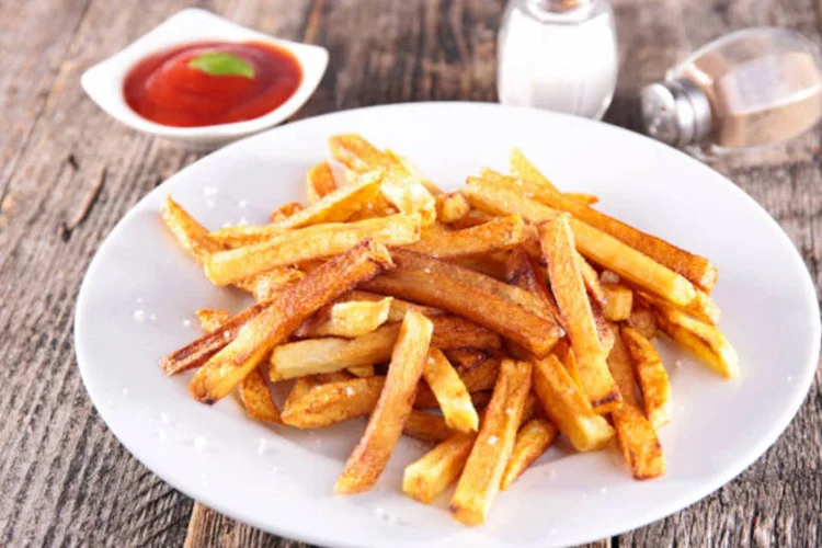 Alimentos ricos em gordura ou frituras (./Thinkstock)