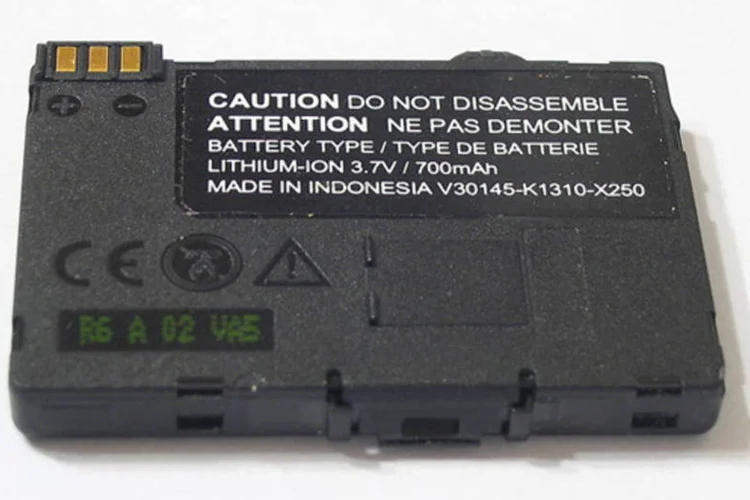 Bateria de celular:  Ela é composta por produtos com um ciclo de vida longo, de difícil decomposição (Wikimedia Commons)