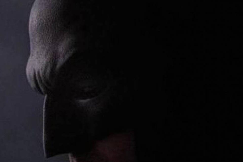 Diretor de Batman vs Superman divulga trailer após vazamento