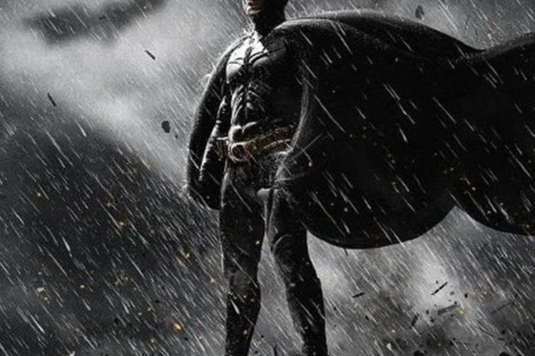 Poster do filme: Scott A. Smith chegou meia hora antes do início de "Batman" em Westlake, nos arredores de Cleveland (Divulgação/Warner)