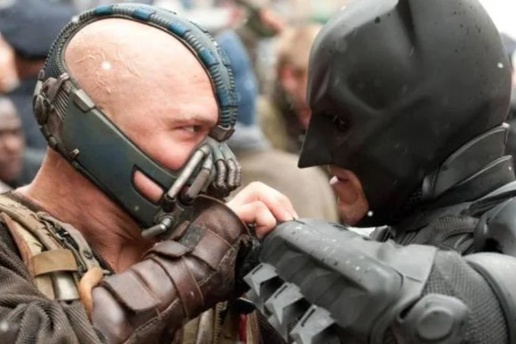 Cena do Batman contra o vilão Bane: o personagem nasceu na véspera da II Guerra Mundial e se justifica hoje num mundo niilista, descrente de ideologias e ameaçado pelo terrorismo (Divulgação/Warner)