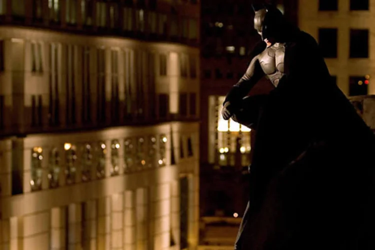 
	Cena do filme&nbsp;&quot;Batman Begins&quot;:&nbsp;cen&aacute;rio das aventuras do homem-morcego ser&aacute;&nbsp;o foco de uma nova s&eacute;rie do canal Fox
 (WARNER BROS./Divulgação)
