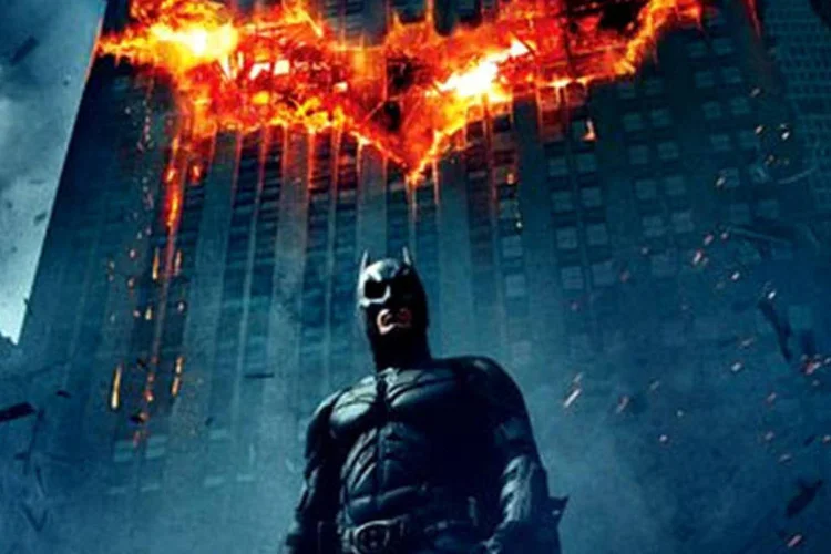 O filme Batman: O Cavaleiro das Trevas pode ser alugado no Facebook, numa forma ainda embrionária de comércio na rede social (Reprodução)