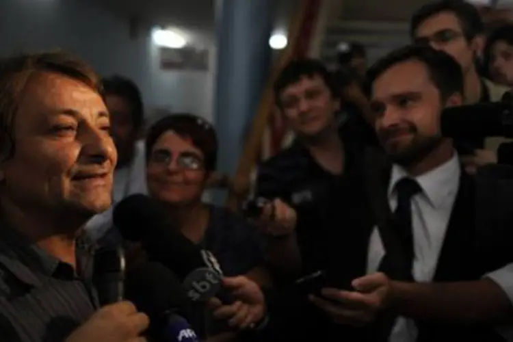 "Há 30 anos não me considero um militante político, mas um militante pela literatura", afirmou o italiano, que passou quatro anos preso no Brasil (Christophe Simon/AFP)