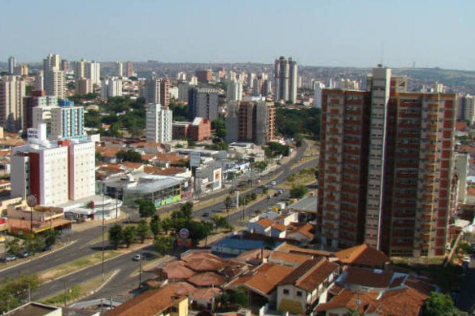 Rebelião resulta em fuga de 200 presos em penitenciária de Bauru