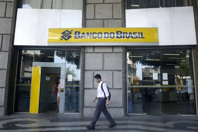 
	Banco do Brasil: t&ecirc;m direito ao abono salarial os servidores p&uacute;blicos que tenham exercido atividade remunerada durante pelo menos 30 dias em 2014
 (Pilar Olivares/REUTERS)