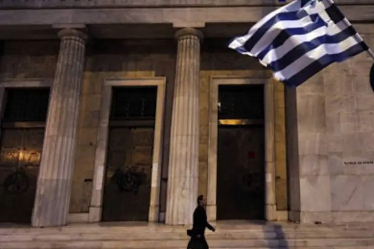 
	Banco Central da Gr&eacute;cia: pagamento permitiu a Atenas devolver 3,4 bilh&otilde;es de euros ao Banco Central Europeu e 7,16 bilh&otilde;es de euros do empr&eacute;stimo-ponte
 (.)