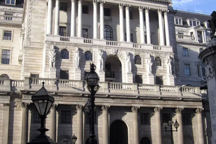 
	Banco Central brit&acirc;nico: o BC brit&acirc;nico deixou sua taxa de juros referencial em 0,5%
 (Adrian Pingstone/Wikimedia Commons)