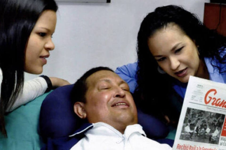 Governo venezuelano mostra primeiras fotos de Chávez no ano