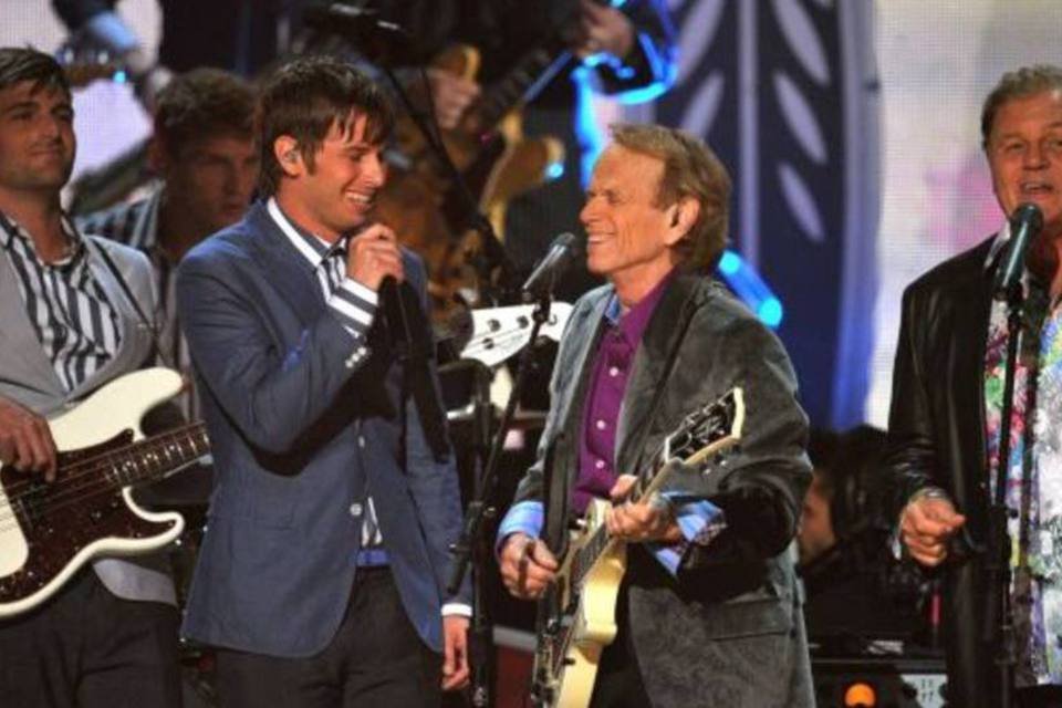 Beach Boys retornam ao Grammy cantando 'Good Vibrations'