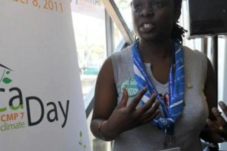 Beatrice Omweri, membro da associação Girl Guides and Girl Scouts, discursa em Durban (Alexander Joe/AFP)