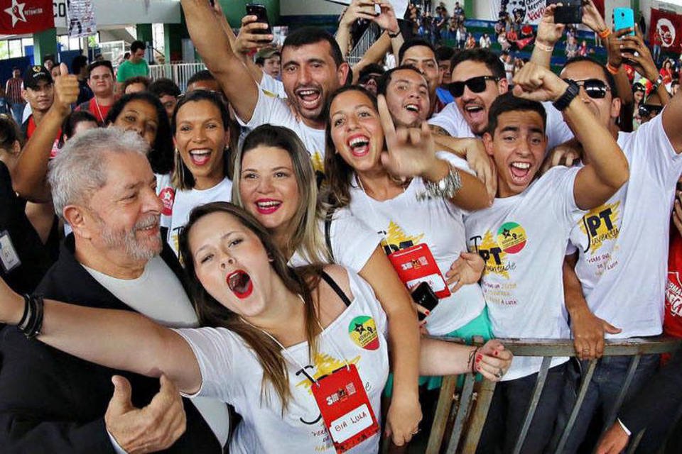 "É muito fácil bater só em um", diz neta de Lula