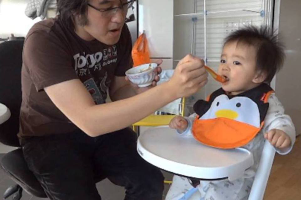 Bebê coreano só come ao som de “Gangnam Style”