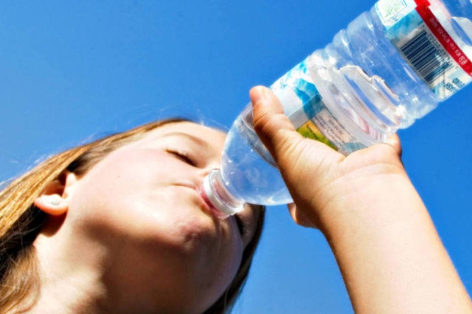 Anvisa proíbe venda de lote de água mineral da Nestlé