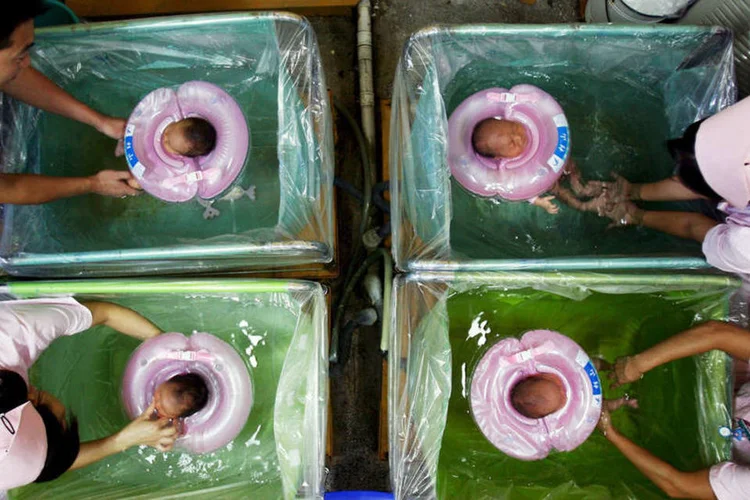 
	Beb&ecirc;s na maternidade: at&eacute; 2050, a aboli&ccedil;&atilde;o poder&aacute; acrescentar 30 milh&otilde;es de pessoas &agrave; popula&ccedil;&atilde;o em idade ativa
 (Reuters / Stringer)