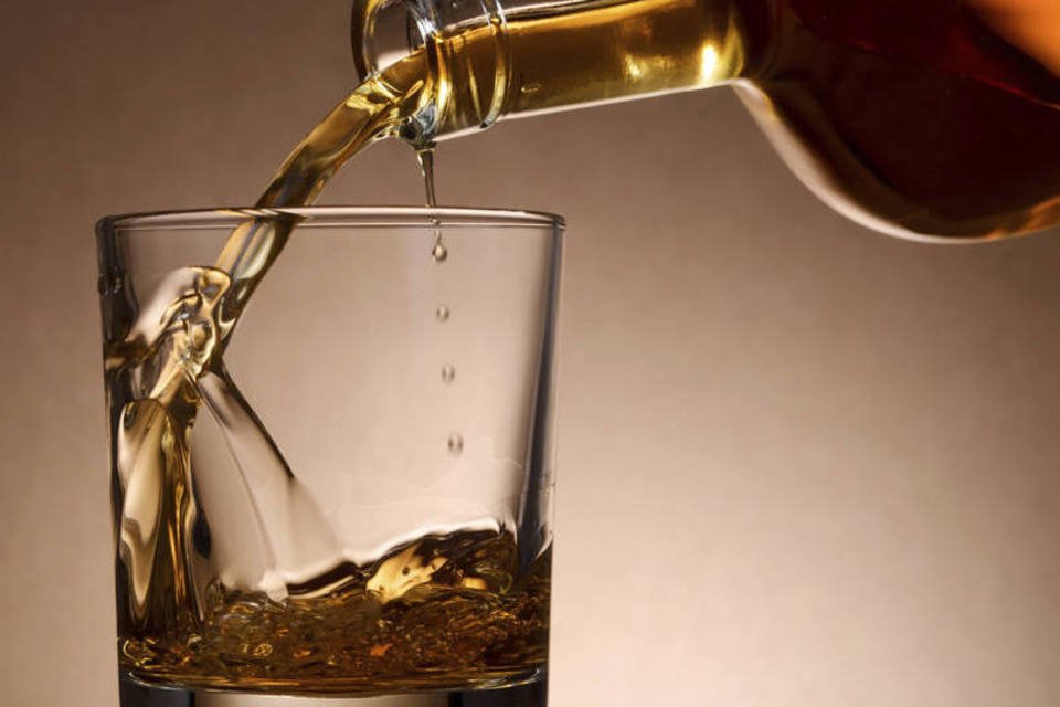 Bebida alcoólica envenenada mata 27 no Paquistão