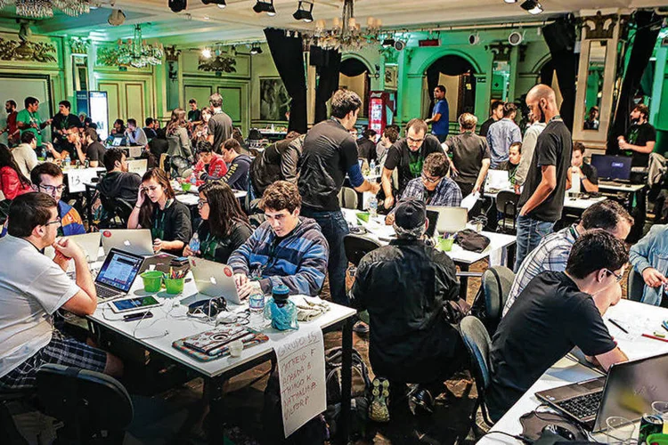 Maratona da fabricante de bebidas Ambev: 80 participantes e 17 projetos finalizados (Hara Fotografo/Exame)