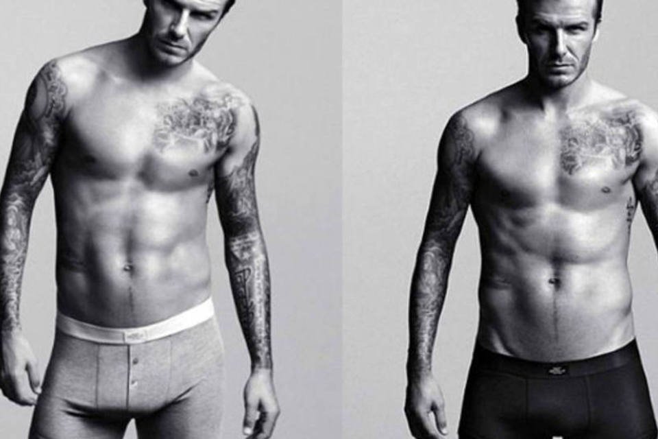 De cueca, Beckham posa em campanha da própria marca