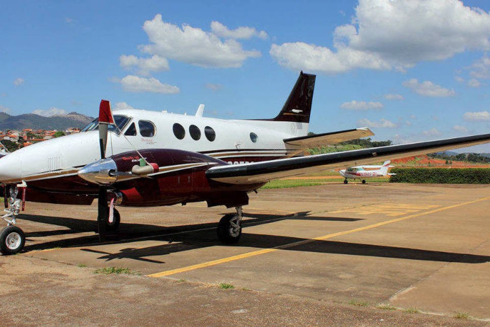 Bombeiros encontram pelo menos 6 corpos em avião no Uruguai