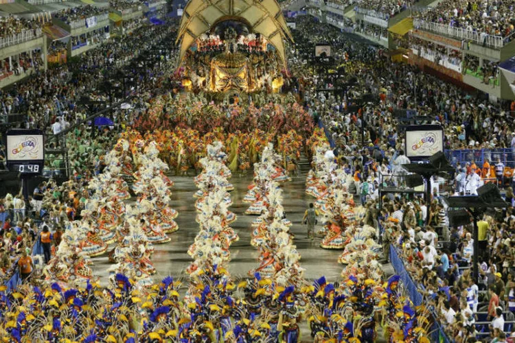 
	Desfile da Beija-flor: neste ano, a revista diz que outro 1 milh&atilde;o de empregados podem perder o trabalho
 (Marco Antonio Cavalcanti/Riotur)