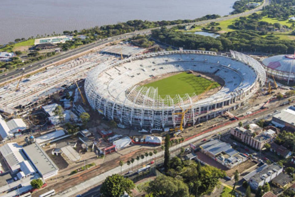 Em reforma, Beira-Rio já recebe instalação da trave