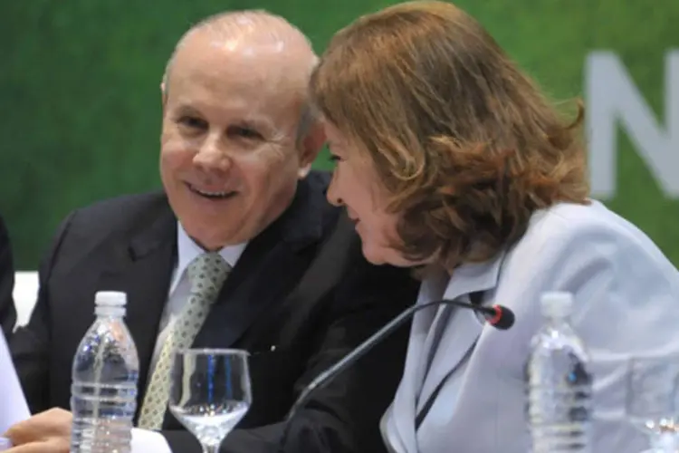 Os ministros Guido Mantega e Miriam Belchior: "isso equivale ao consumo de um estado com Pernambuco”, informou a ministra sobre o aumento (Elza Fiúza/Abr)