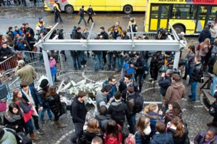 Ao menos 100 pessoas ficaram feridas no ataque cometido com granadas e armas de fogo em uma praça central de Liège  (Nicolas Lambert/AFP)